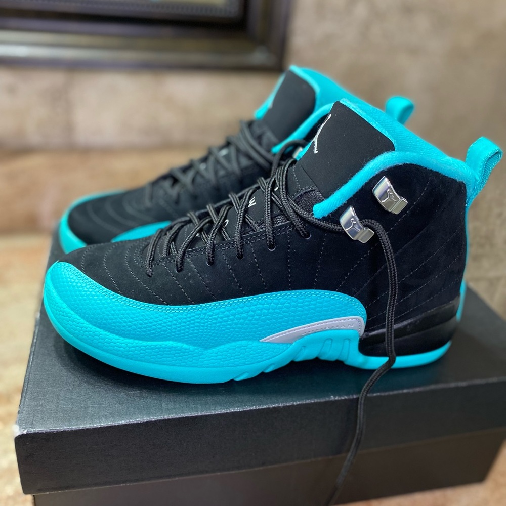 Air Jordan 12 Hyper Jade (GS) size 5